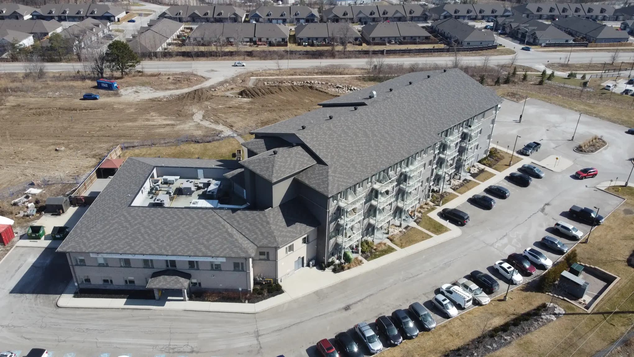SUNDIAL LAKEVIEW RETIREMENT RESIDENCE Hero